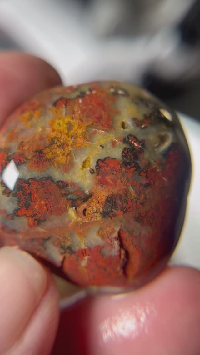 Красные камни