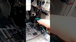 как поменять нож на оверлоке