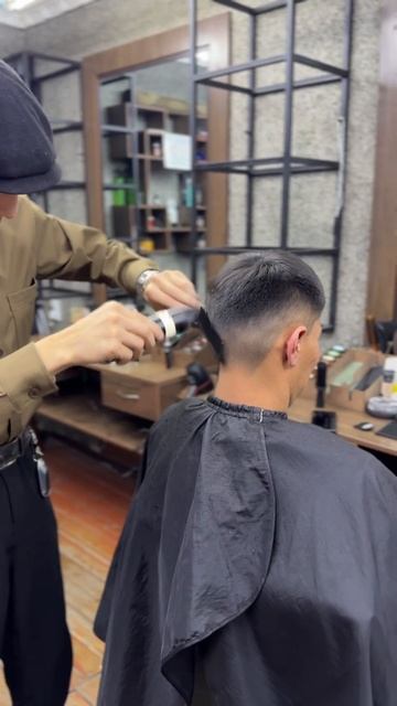 Мужская стрижка (пол бокс)✅ #barbershop #barber #haircut #barberlove #fade # смотреть онлайн