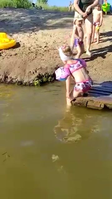 Моя Маленькая Чемпионка. Вера Купается в Пруду. Вера н?