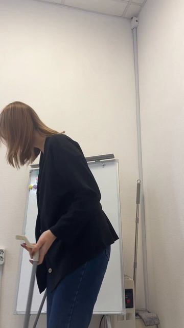 Обычный день мастера бровиста смотреть онлайн