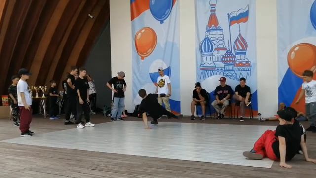 10.08.22 Финальный баттл 2 смены лагеря по брейк дансу. Топ 16 LoKi VS Arni смотреть онлайн