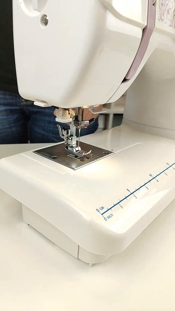 Janome HD1015 Распаковка электромеханической швейной маши? смотреть онлайн