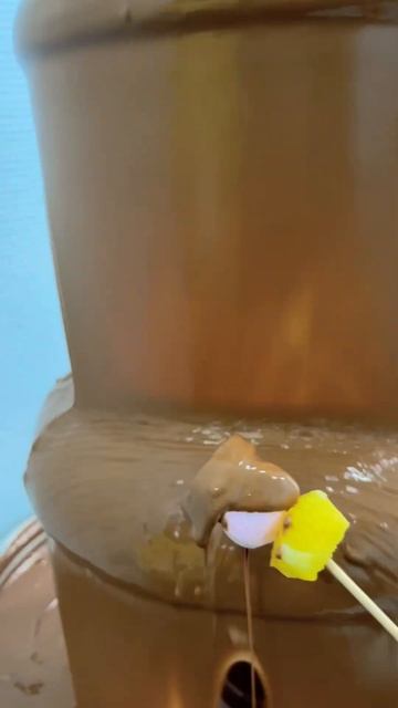 Шоколадный фонтан. Фондю 🫕⛲️ смотреть онлайн