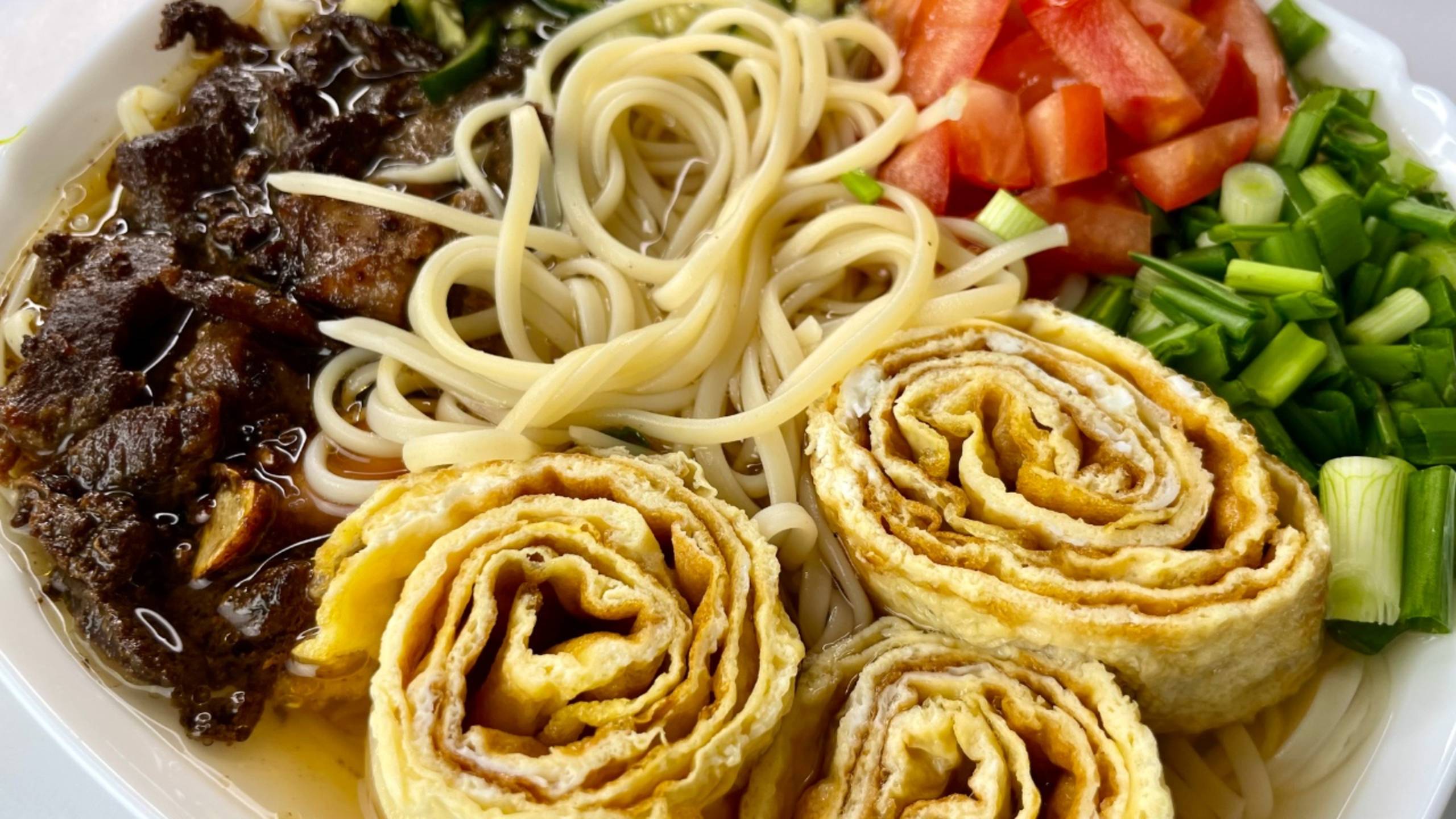 Кукси с говядиной / Корейская окрошка с лапшой и мясом смотреть онлайн