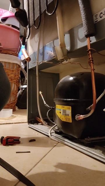 Пайка компрессор на холодильнике Indesit #ставрополь #рем смотреть онлайн