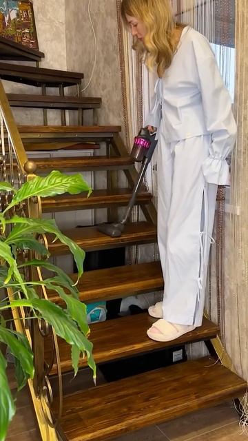 Бюджетный пылесос но при этом достаточно мощный 👍 Ар? смотреть онлайн