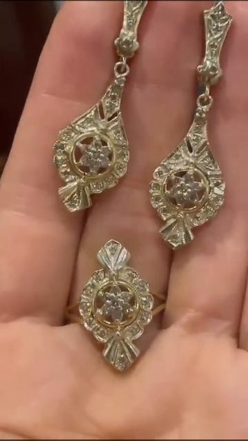 Золотой Комплект 585 пробы с бриллиантами, вес 15,4 грамм, смотреть онлайн