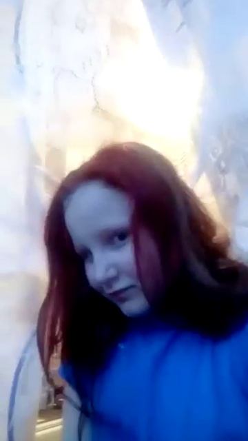 Покрасила волосы в болотный?