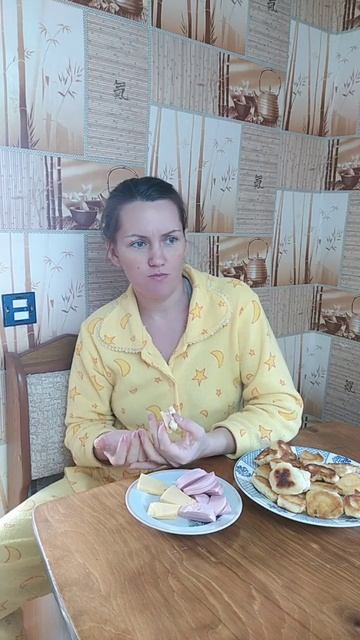 Девочки есть такие 😉 #shorts#брак #семья #диета #еда #юмор смотреть онлайн