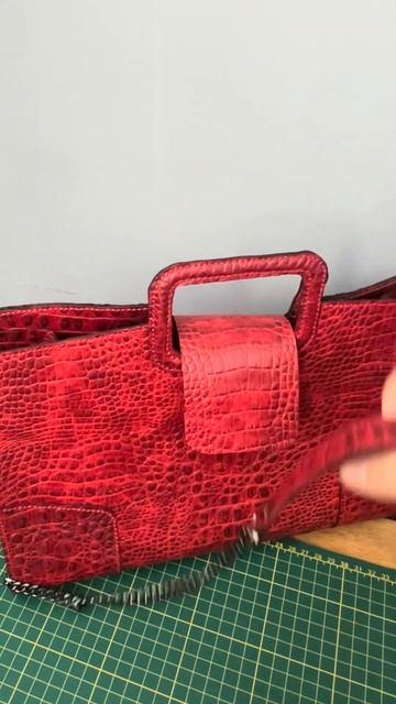 Сумка из натуральной кожи ручной работы.