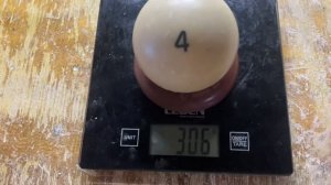 Сколько весят бильярдные шары?