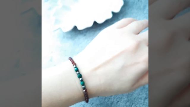 Браслет из натурального граната и малахита в ювелирно