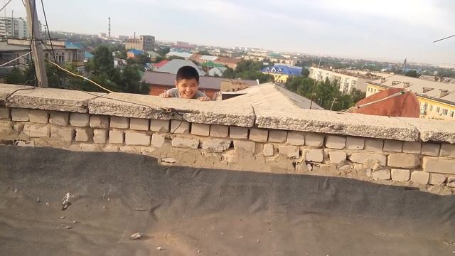 Прыжок из крышы 11-ый этаж прикол смотреть онлайн
