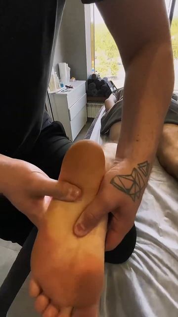 Массаж стоп и икроножных мышц после тренировки . #massage # смотреть онлайн