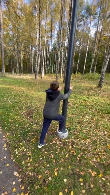 Даник нашёл робот пылесос в парке 😳 смотреть онлайн