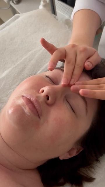 #ЛИМФОДРЕНАЖНЫЙ или #ЛИФТИНГОВЫЙ #МАССАЖ ЛИЦА🥰 смотреть онлайн