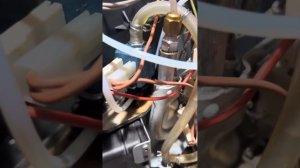 Delonghi magnifica (вода течет в поддон)