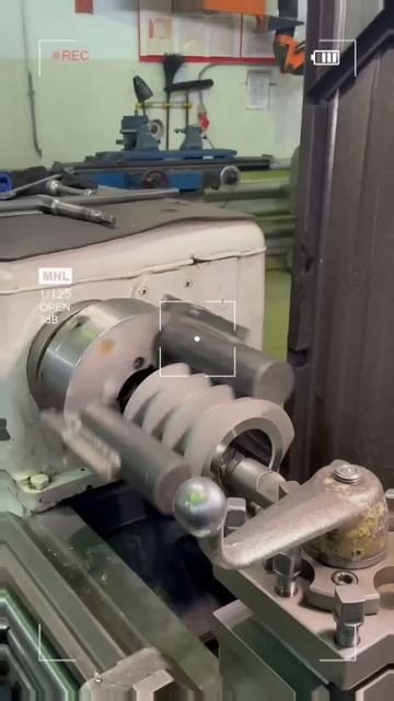 Процесс чистовой расточки детали ⚙️ смотреть онлайн