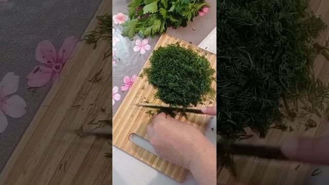 Как хранить зелень в холодильнике #лайфхаки зелень қы смотреть онлайн