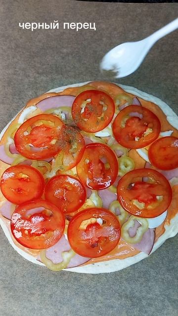 Пицца на лепешке в духовке#shorts смотреть онлайн