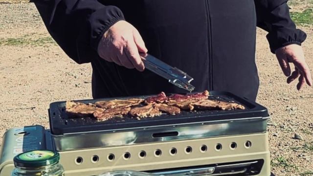 Купили газовый гриль. Жарим стейк в бухте "Боярин". смотреть онлайн
