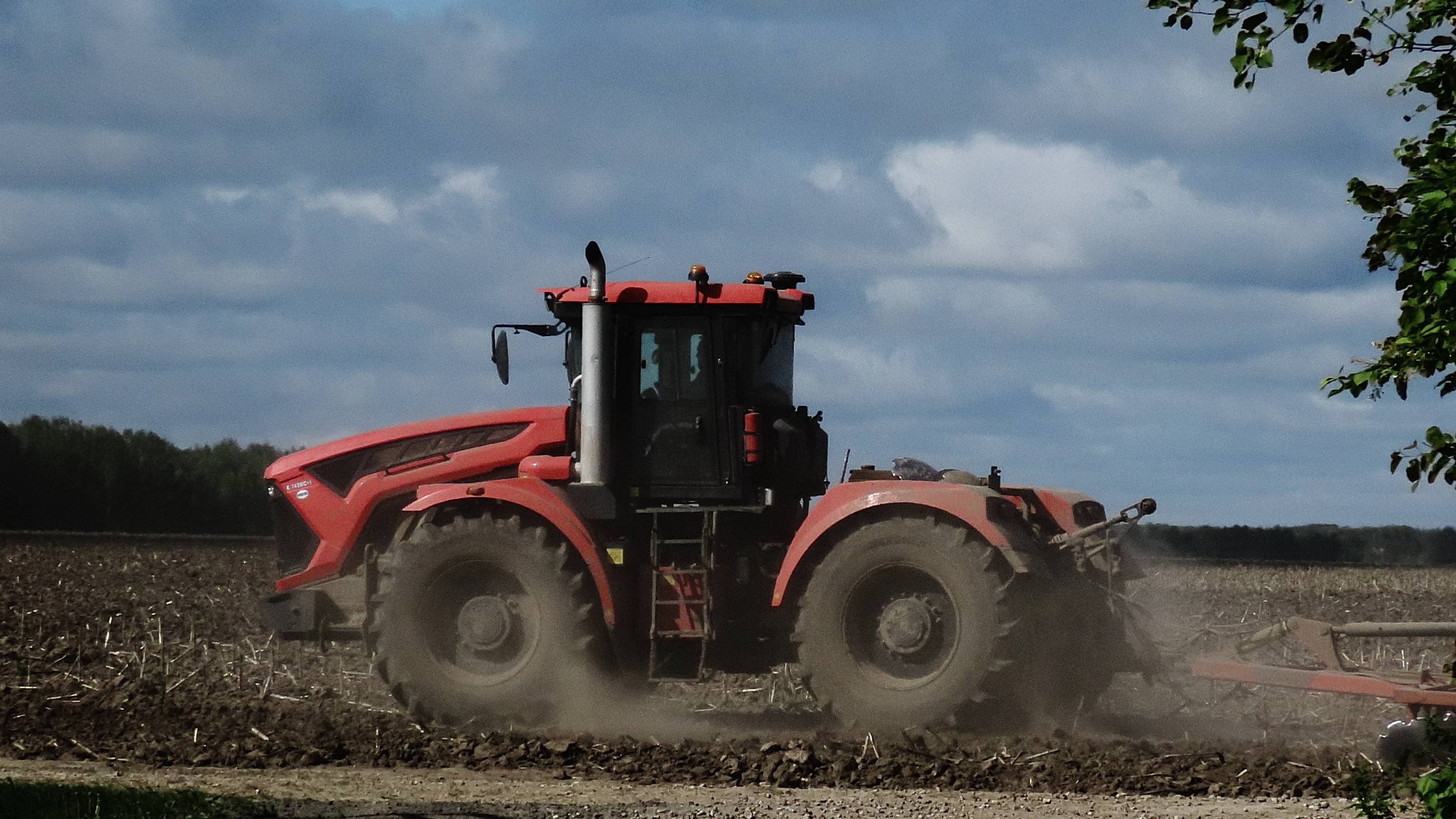 Боронование почвы