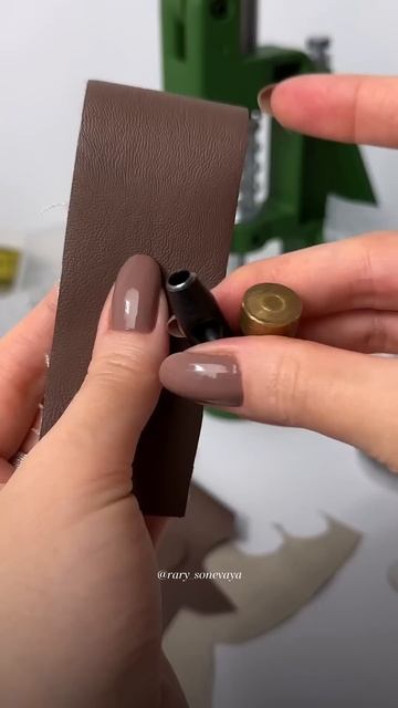 🪡 Как обтянуть кнопки экокожей #шитье #швейныелайфха? смотреть онлайн