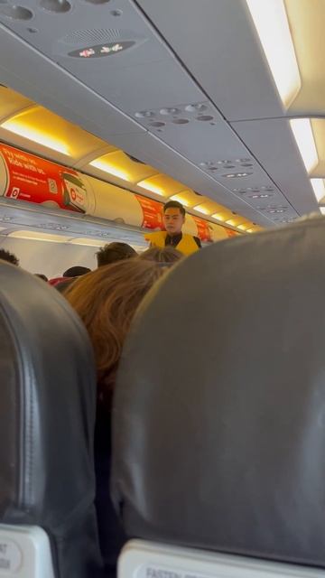 Инструкция по безопасности на борту самолёта авиаком? смотреть онлайн