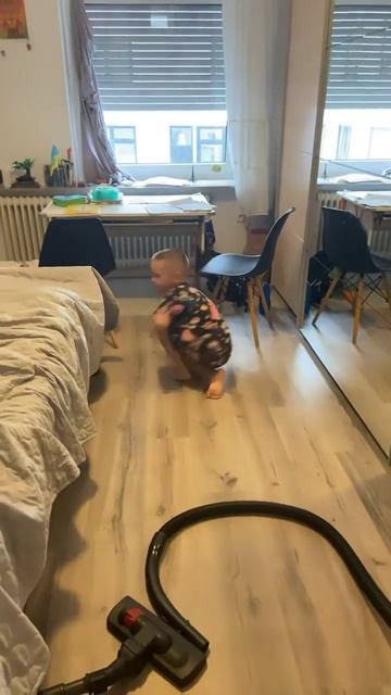 Меня засасывает пылесос￼ смотреть онлайн