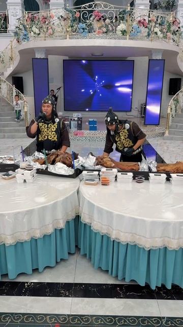 Уникальное шоу «Традиционная разделка барашка» от Qazaq смотреть онлайн