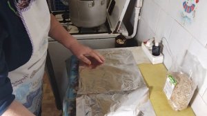 Скумбрия горячего копчения дома на газовой плите