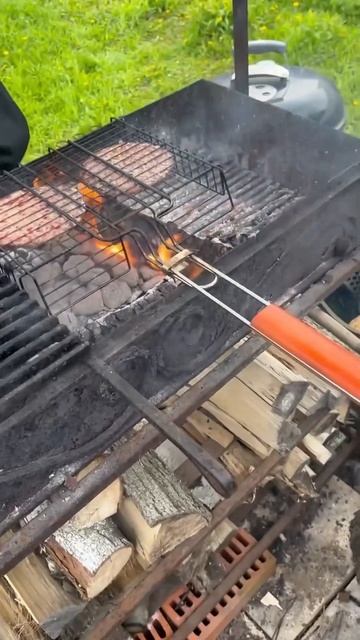 Жарим мясо #еда #silaevbro #shorts смотреть онлайн