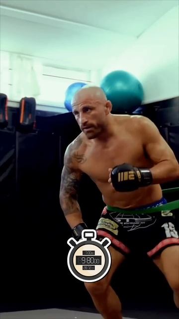За Одну Минуту: Волкановски - Лопес #ufc смотреть онлайн