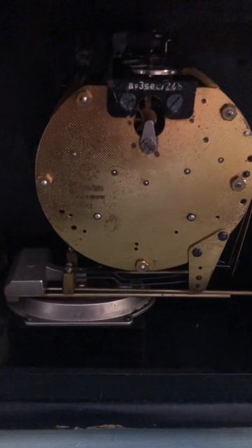 настольные часы Wuba-Junghans смотреть онлайн