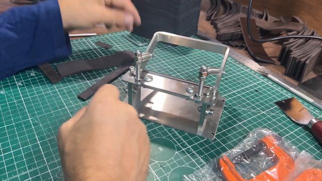 Машинка для двоения кожи - зачем она нужна? смотреть онлайн