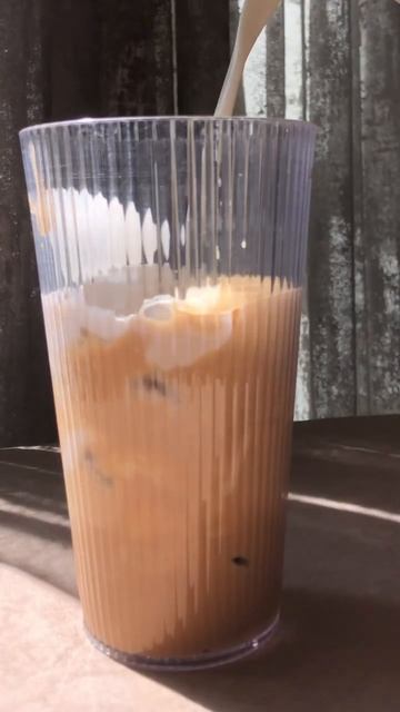 2ч/л кофе,2 ст/л сгущённое молоко,2ст/л воды. Лед и молоко смотреть онлайн