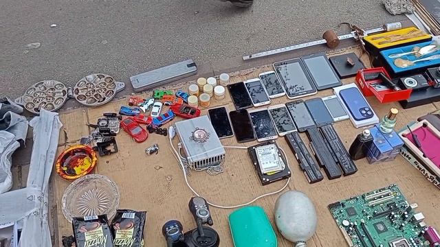 Барахолка удивляет: можно продать все, на любой вкус! смотреть онлайн