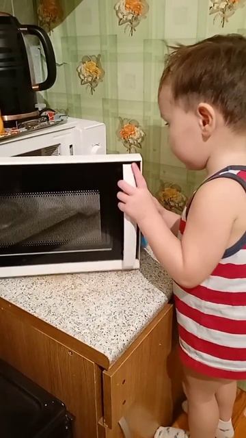 учимся в 2 года пользоваться микроволновкой смотреть онлайн
