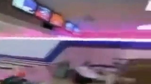 Женщина играет в смотреть онлайн