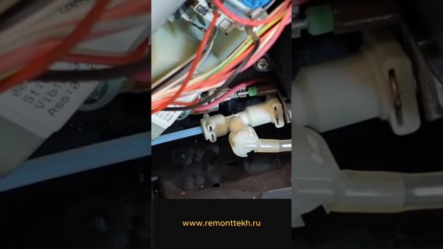 Подтекает кофемашина Delonghi Magnifica S. Ищем причину утечки смотреть онлайн