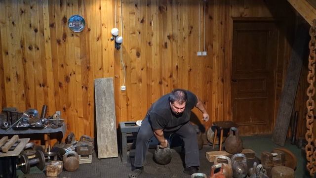 ВЫРЫВАНИЕ ГИРИ 60 КГ СИДЯ 2 РАЗА 60 KG KETTLEBELL MUSCLE DEAD SNATCH SEATED смотреть онлайн