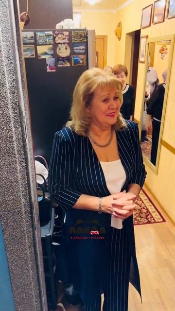 А у вас есть ПЫЛЕСОС? Открыли дверь - а там... Поздравле? смотреть онлайн