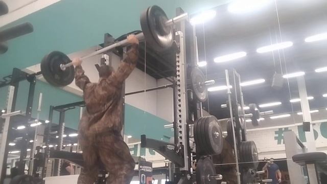 Приседания со штангой поднятой над головой 75 кг на 4 ра смотреть онлайн