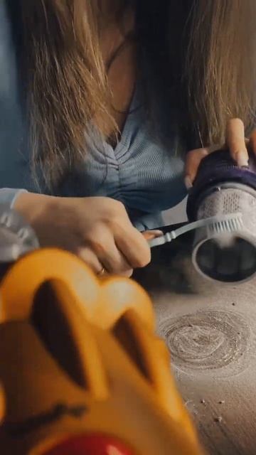 Чистим пылесос Dyson v12 #shots смотреть онлайн