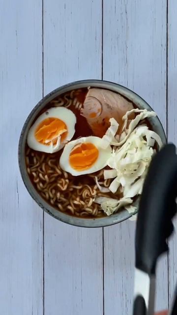 Как ест лапшу нутрициолог. А вы едите лапшу быстрого п? смотреть онлайн