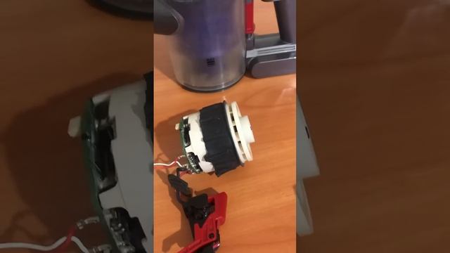 Dyson DC62 и его проблемы с аккумулятором #ремонт смотреть онлайн