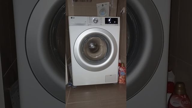 Стиральная машина LG 9 kg Хлопок макс 1400 Об/мин.60 градусо? смотреть онлайн