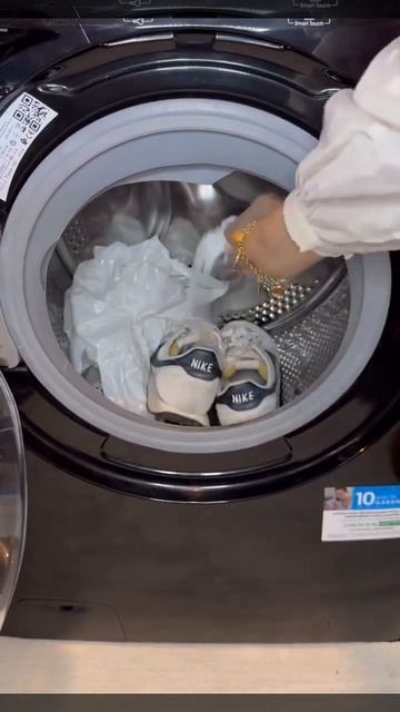 Как правильно постирать кроссовки в стиральной машин? смотреть онлайн