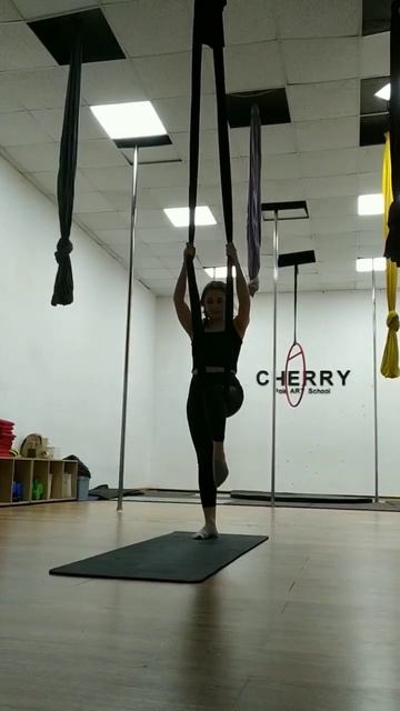 Продольный шпагат в гамаке без травм смотреть онлайн